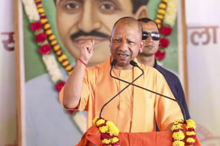 Self-employment in UP: योगी सरकार में स्वरोजगार को नई उड़ान, युवा-महिलाएं बना रहीं औद्योगिक क्रांति की नई आधारशिला