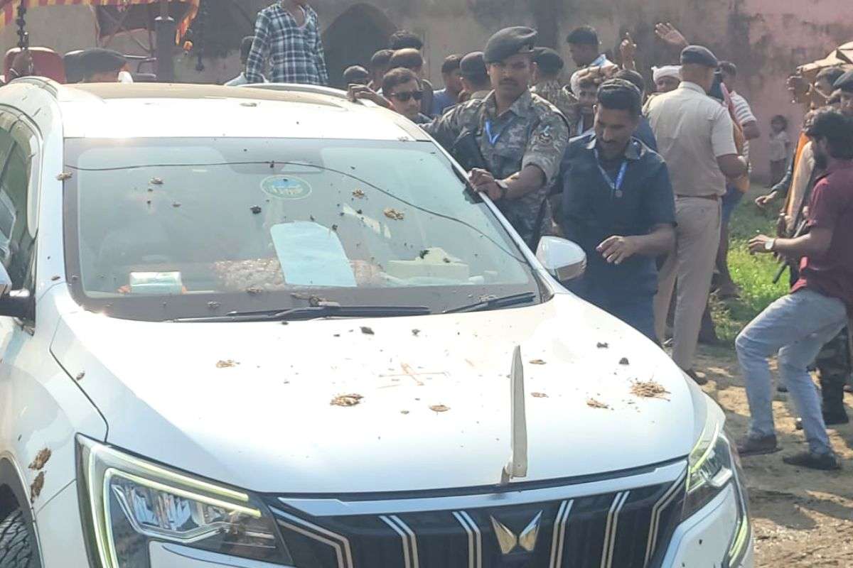 attack on vijay sinha convoy| Deputy CM Vijay Sinha's convoy attacked by RJD workers