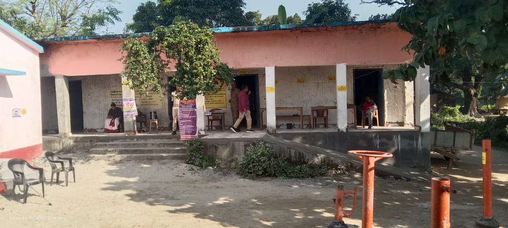 Bihar Election 2025: जहानाबाद में झड़प के बाद दो गिरफ्तार, बगहा समेत 4 जिलों में लोगों ने नहीं किया मतदान 1 Bagaha Voting Centre