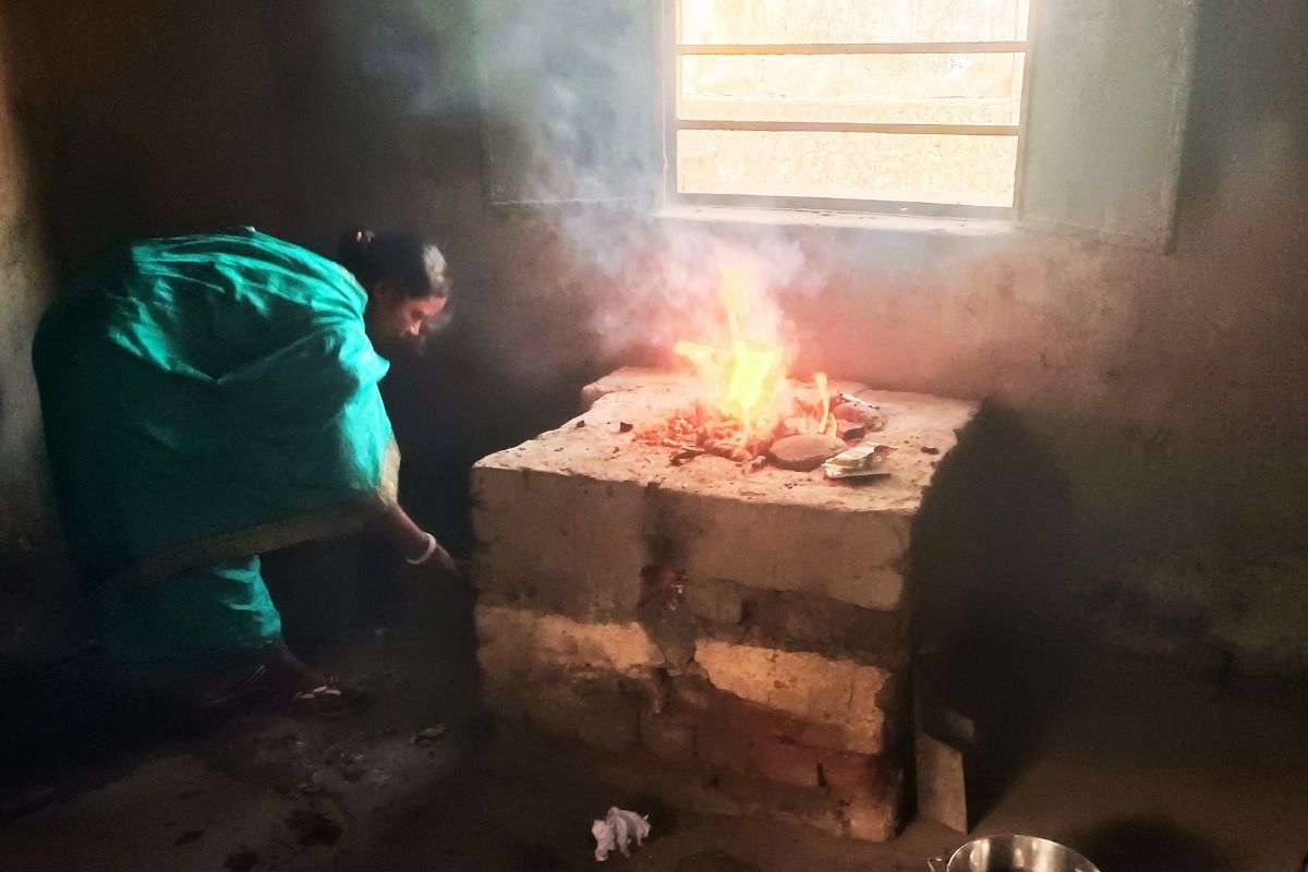 dhanbad news mid day meal in school