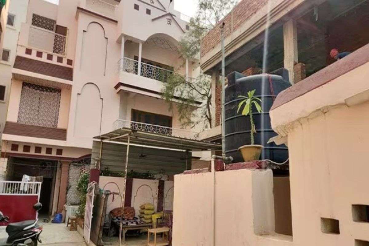 excise supritendent house| Property worth Rs 5 crore recovered during SVU raid at the house of Bihar Excise Superintendent Anil Kumar Azad.