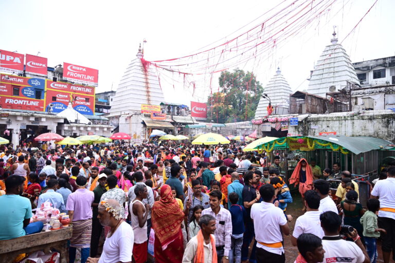 Deoghar News : देवोत्थान एकादशी पर उमड़े भक्त, बाबा मंदिर में लगा रहा तांता