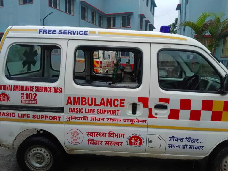 मरीजों को सुविधा देने वाली एंबुलेंस खुद बीमार, चार में तीन की हालत खराब