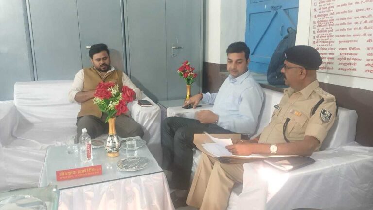 Motihari: कमीशनिंग हॉल का किया प्रेक्षक ने निरीक्षण