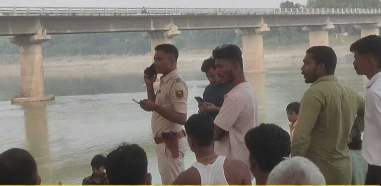 Samastipur News:अंगारघाट में एक महिला दो बच्चों संग नदी में लगायी छलांग