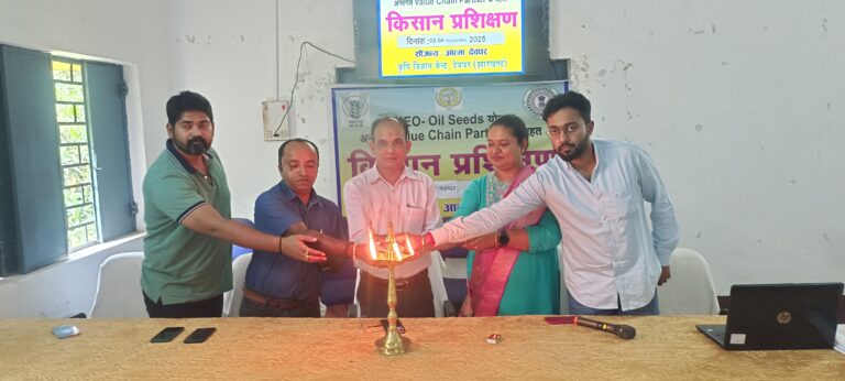 Deoghar news : केवीके में 40 किसानों को दिया जा रहा है प्रशिक्षण