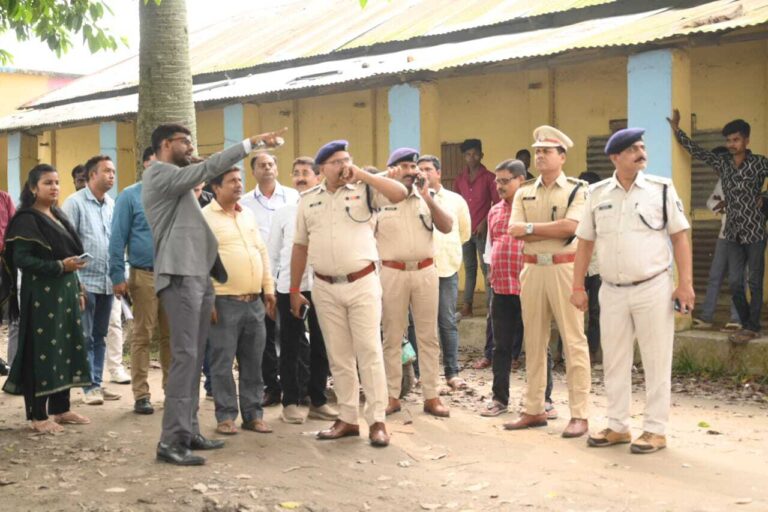 वोटर पर्ची का करें शत प्रतिशत वितरण : प्रेक्षक
