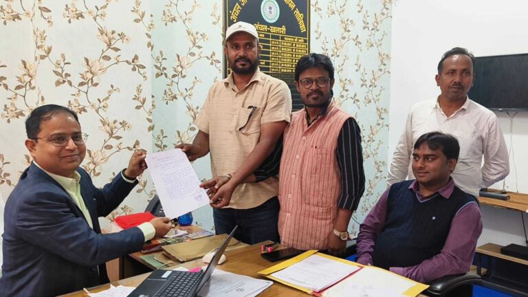 मोंथा तूफान से धान की तैयार फसल बर्बाद