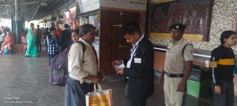 रेलवे ने अक्तूबर में 3,900 बेटिकट यात्रियों से जमालपुर में वसूला 20 लाख जुर्माना