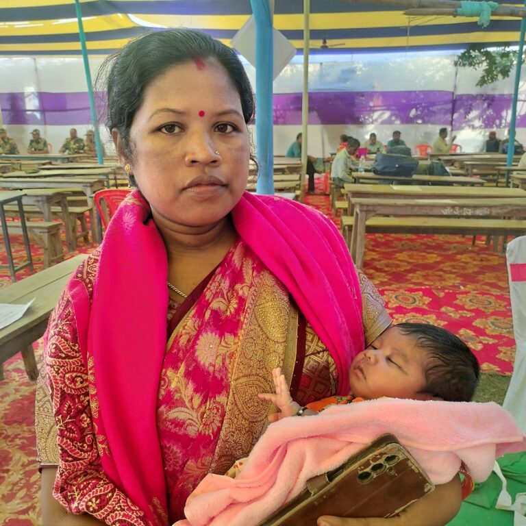 Darbhanga News: 20 दिन के नवजात को गोद में लिए चुनाव ड्यूटी करने पहुंची शिक्षिका