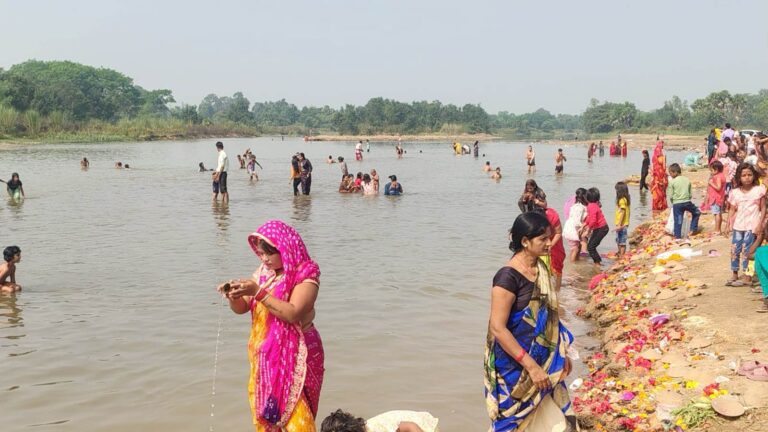 श्रद्धालुओं ने की कल्पवृक्ष की परिक्रमा