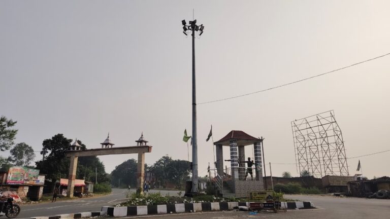 हाइ मास्क लाइट खराब रहने से राहगीरों को हो रही परेशानी