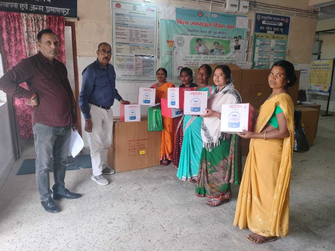 सास, बहू और पति सम्मेलन के लिए सहियाएं हुईं सम्मानित