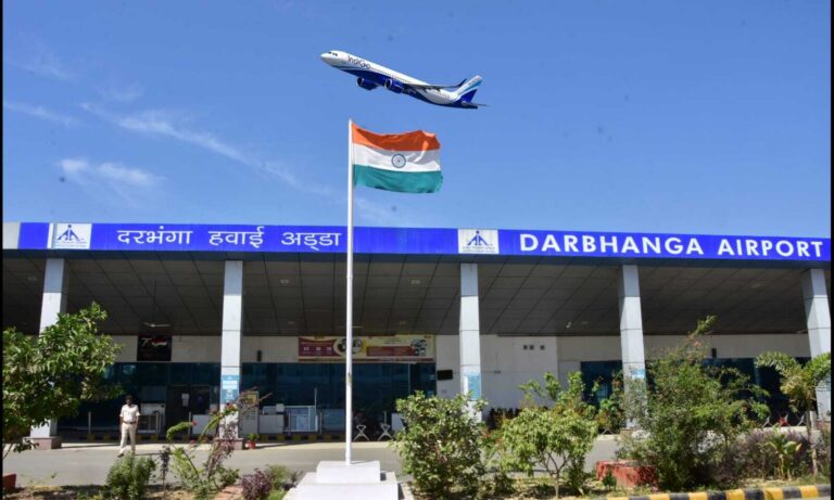 Darbhanga : स्पाइसजेट की फ्लाइट रही रद्द, इंडिगो व अकासा के विमानों की उड़ान में हुई देरी