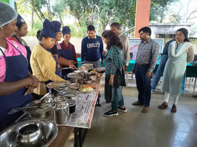स्कूल में हमेशा स्वादिष्ट भोजन तैयार करें : डीइओ