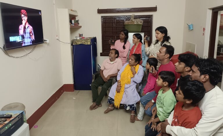 Dhanbad News : इंडियन आइडल सीजन 16 में धनबाद के अभिषेक की गायकी पर जजों ने दिल खोलकर दिया आशीर्वाद