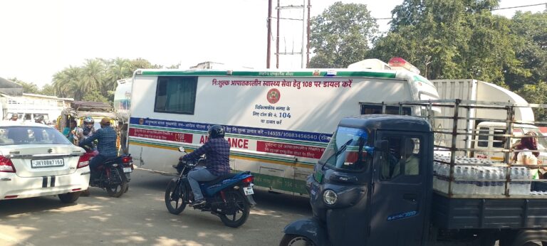 Deoghar news : बीच सड़क पर ट्रक हुआ खराब, रोहिणी- नावाडीह रेलवे फाटक पर सात घंटे लगा रहा जाम