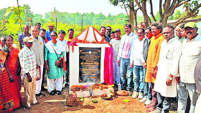 Chaibasa News : सरकार आम जनता के विकास के लिए प्रतिबद्ध : सोनाराम सिंकू