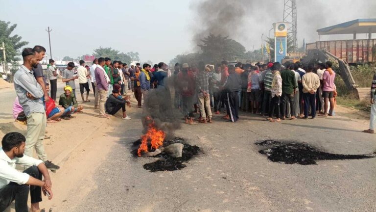 शौच करने जा रहे ग्रामीण चिकित्सक को ट्रक ने रौंदा, मौत