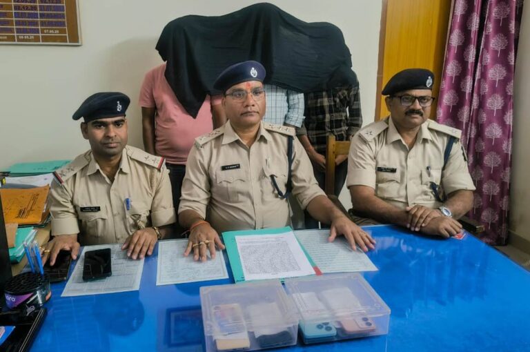 घघरी गांव से तीन साइबर ठग गिरफ्तार, जेल