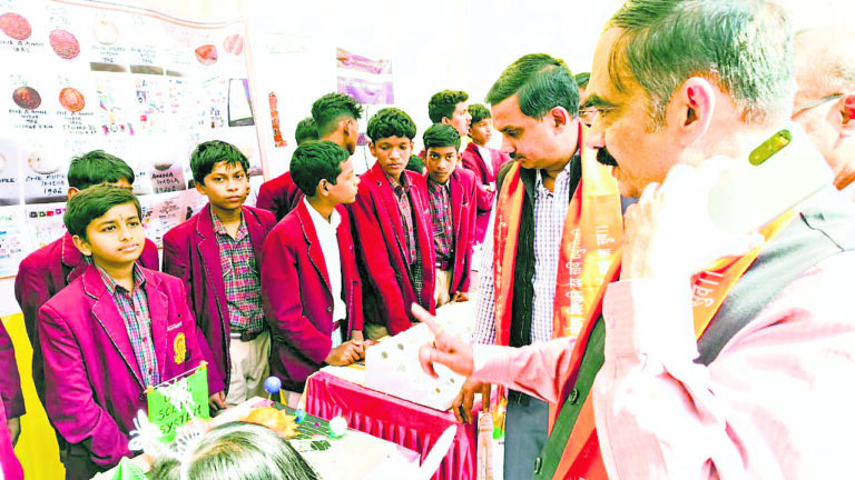 Chaibasa News : डीएवी में सृजन-2025 का आयोजन,  पल्लव पत्रिका का विमोचन