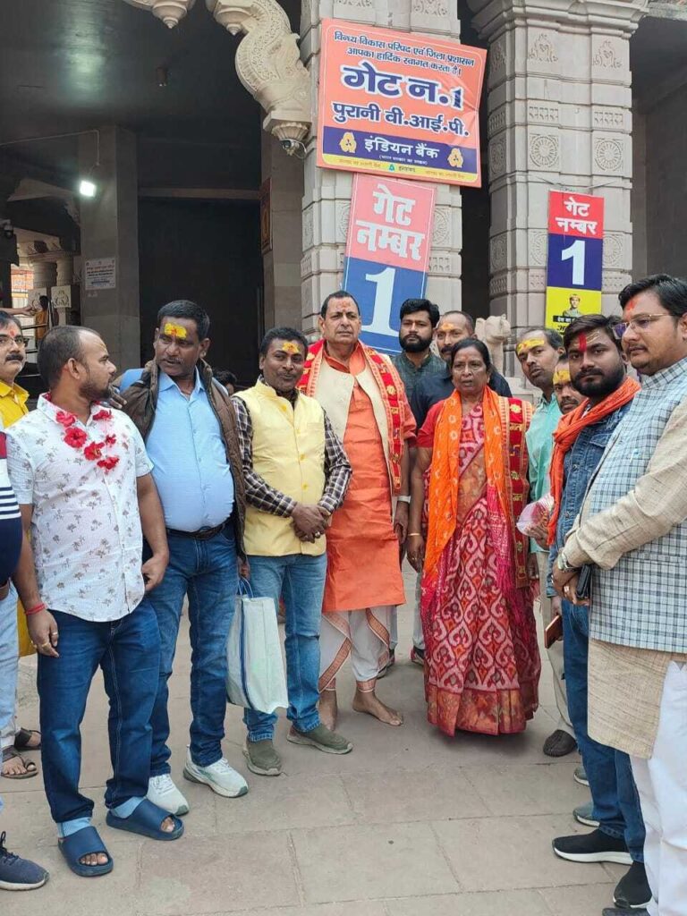 Bettaiah :चुनाव जीतने के बाद मां विंध्यवासिनी धाम पहुंचीं पूर्व डिप्टी सीएम