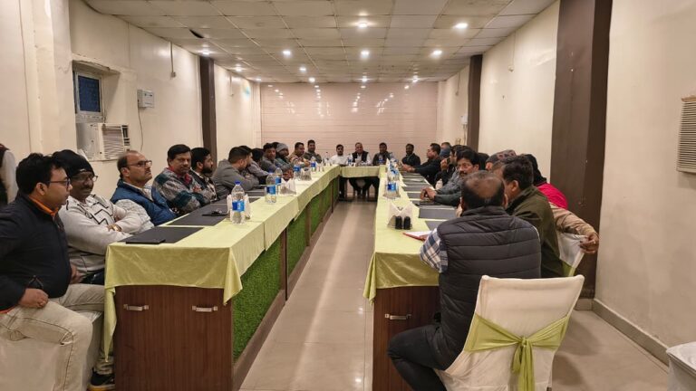 Chaibasa News : व्यापारिक समस्याओं व बैंकिंग सेवाओं में सुधार पर चर्चा