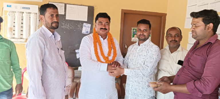 नव निर्वाचित विधायक को दी बधाई