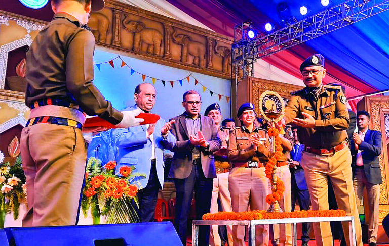 Saran News:तकनीकों को अपना अपराध पर लगाया जा रहा अंकुश : डीजीपी