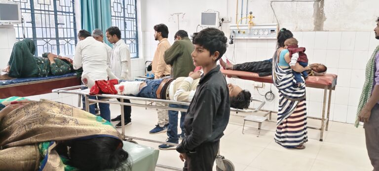 दो बाइकों की टक्कर में दो महिलाएं सहित तीन घायल