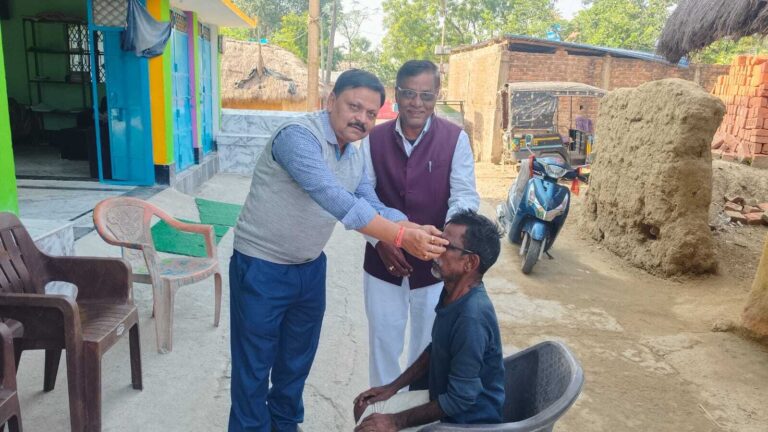 मिर्जापुर में 14 लोगों के बीच किया मुफ्त चश्मा वितरण