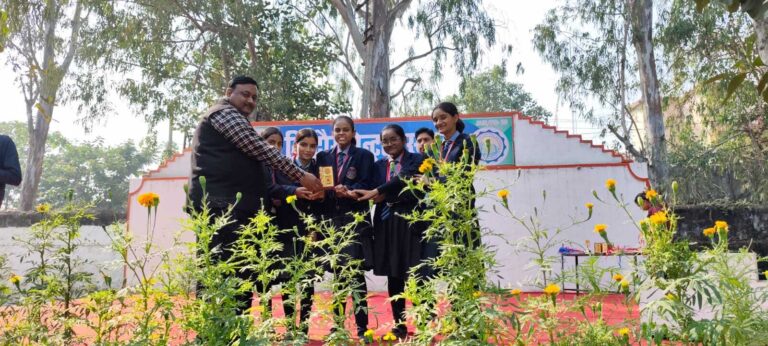 रंगारंग प्रस्तुति देकर बच्चों ने अभिभावकों का मोहा मन