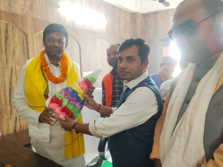 Motihari: नव निर्वाचित प्रखंड प्रमुख ने कार्यभार संभाला