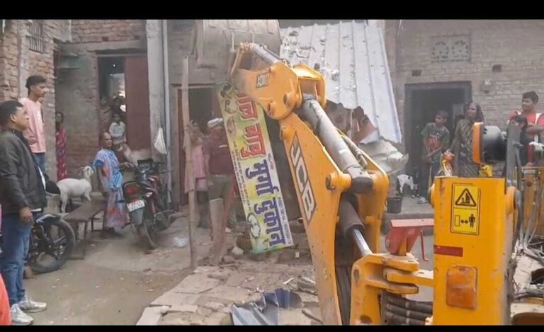 मोहनिया के बड़ी बाजार चौक से हटाया गया अतिक्रमण