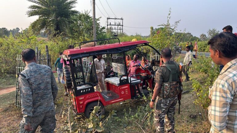 हादसा : टोटो पलटने से बालक समेत दो गंभीर रूप से घायल, रेफर
