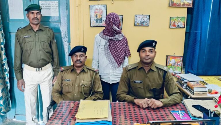 Deoghar News : तेजाब फेंक कर यात्री को घायल करने का आरोपित गिरफ्तार