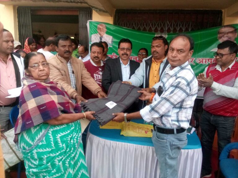 सरकार आपके द्वार कार्यक्रम में कंबल का किया गया वितरण