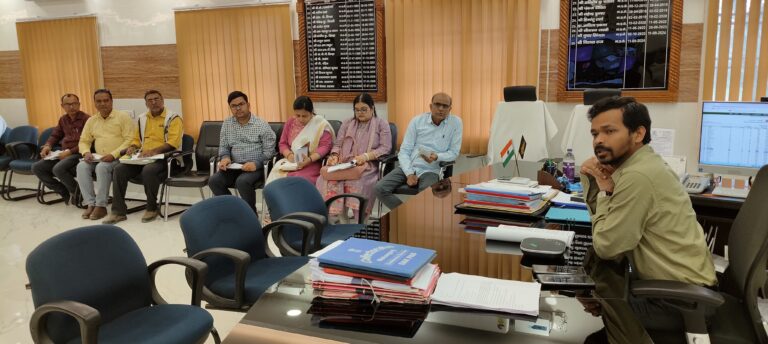 कक्षा तीन से पांच तक के बच्चों की हिंदी व जोड़ घटाव जांचें बीईओ