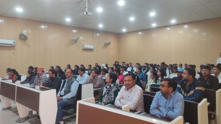 Motihari: एमएस कॉलेज  में मनाया गया संविधान दिवस समारोह