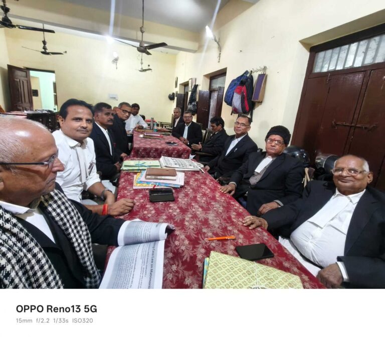 Madhubani News : संविधान दिवस पर जिला अधिवक्ता संघ में विचार गोष्ठी आयोजित