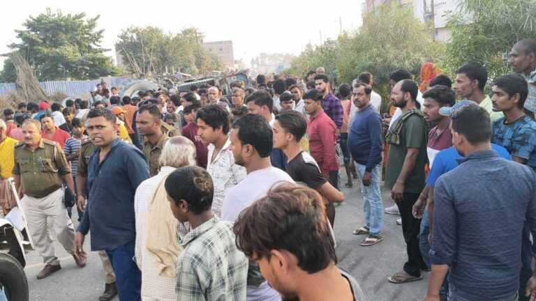 सरिया लदे अनियंत्रित ट्रैक्टर के पलटने से युवक की मौत