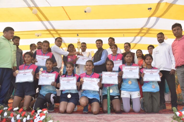 Madhubani News : राज्य स्तरीय अंतर प्रमंडल रग्बी खेल में विजयी खिलाड़ी को मिला सर्टिफिकेट