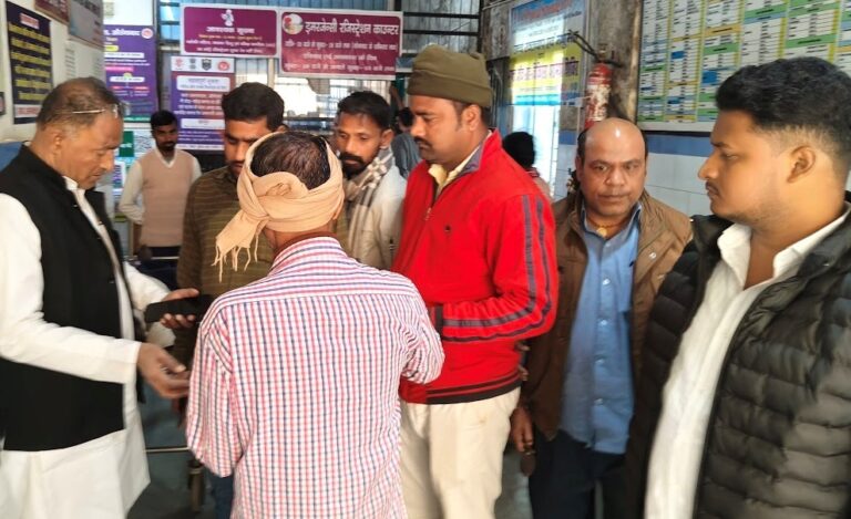 दो ऑटो की टक्कर में युवक घायल