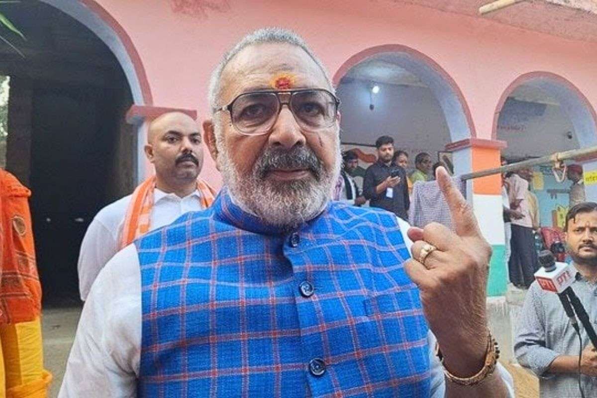 giriraj singh voting| Giriraj Singh became the first voter in his booth.