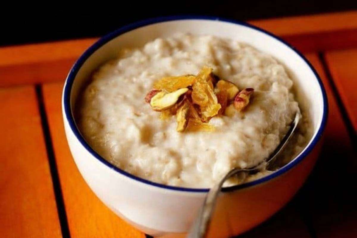 Gud Ka Daliya Recipe: सर्दियों में सेहत का रखना है ख्याल तो खाएं ऊर्जा से भरपूर मीठा गुड़ का दलिया 1 Gud Ka Daliya Recipe