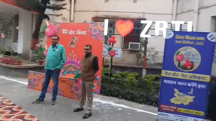 Bihar Election 2025: बिहार के अलग-अलग बूथों पर सुबह-सुबह वोट डालने के लिये लगी लंबी लाइन, देखिये तस्वीरें 4 Image 32