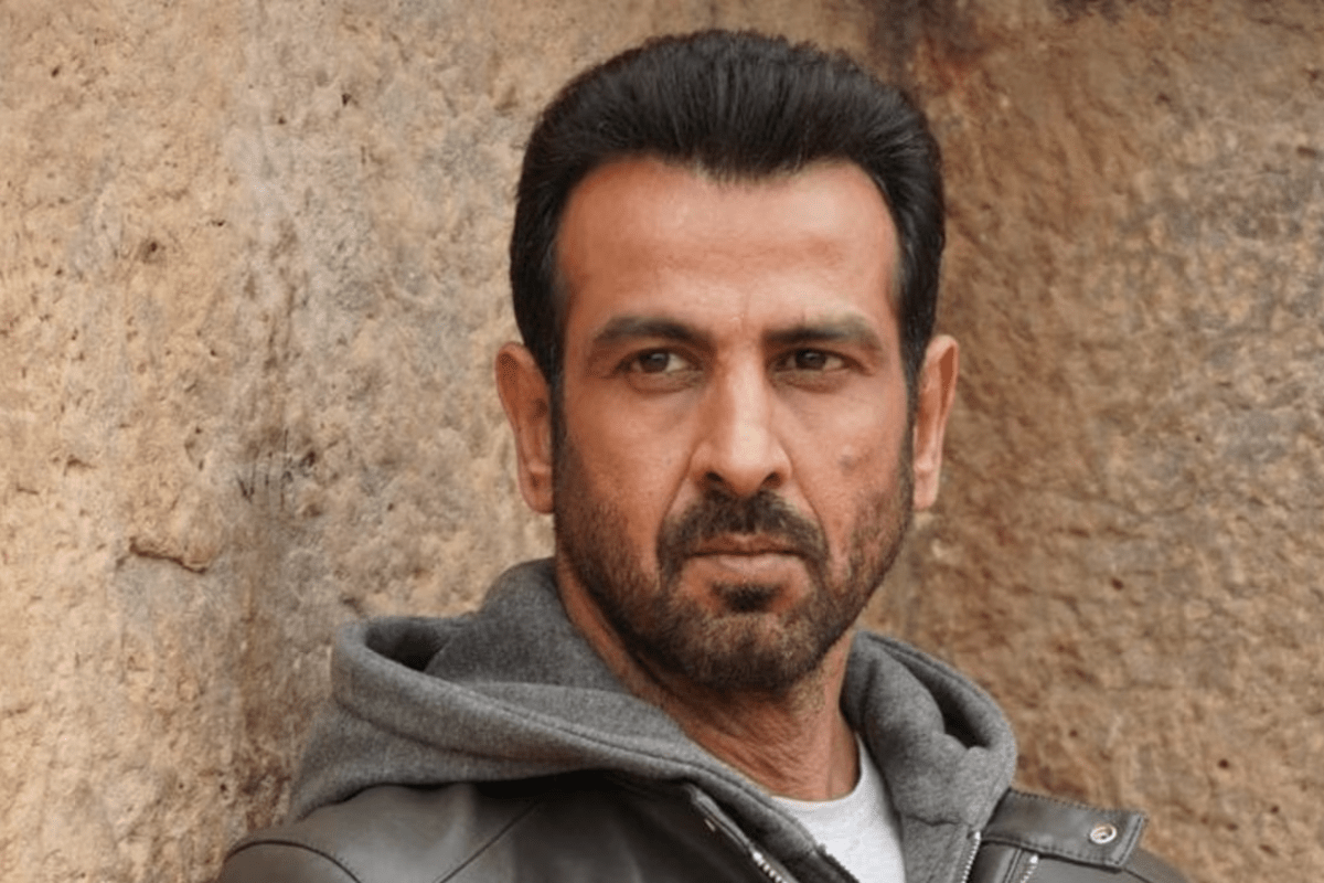 ronit roy social media distance