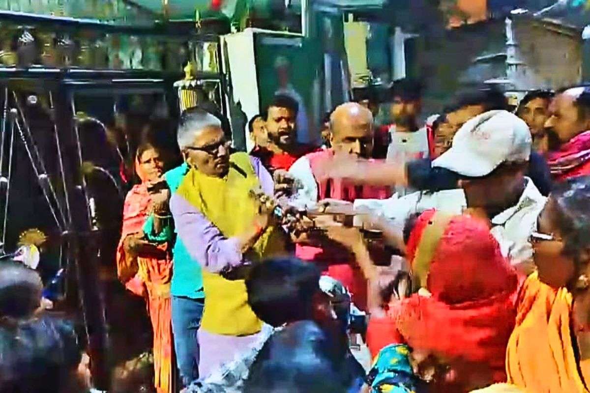 supaul jdu candidates office news| Video of scuffle outside JDU candidate's office goes viral