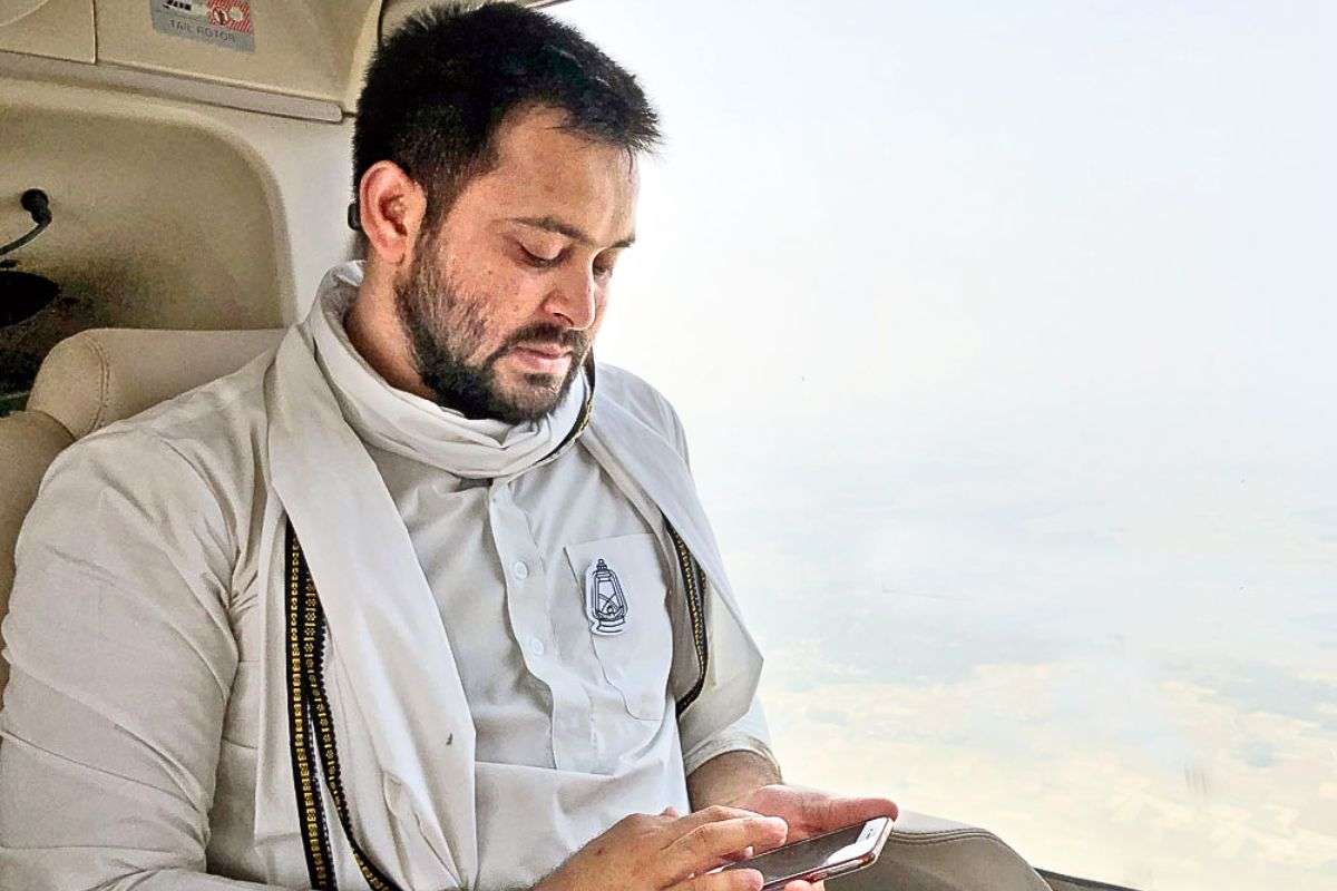 tejashwi yadav on phone call| Tejashwi Yadav is talking to candidates on the phone before the results.