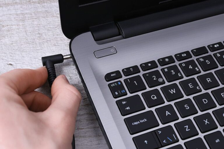 Laptop की बैटरी पलक झपकते ही हो जाती है खत्म? ये 5 तरीके आपकी बैटरी लाइफ को कर देंगे दुगना